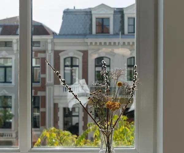 Huize Copes Den Haag, 2 Bed, 2 Bath Appartement