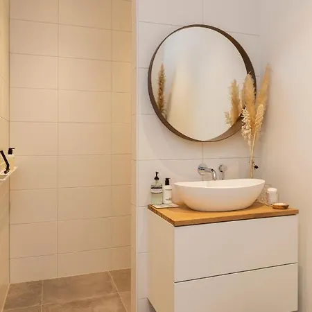 Huize Copes Den Haag, 2 Bed, 2 Bath Haia